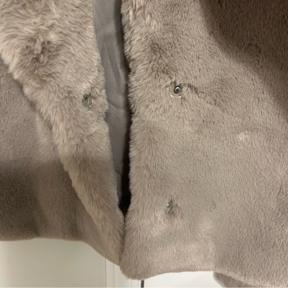 NWT Abercrombie Faux Fur Jacket - Picture 3 of 6